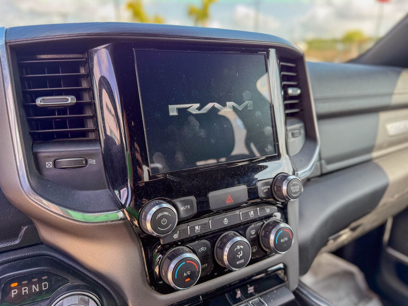 2024 RAM 1500 Laramie Crew Cab 4x2 5'7' Box