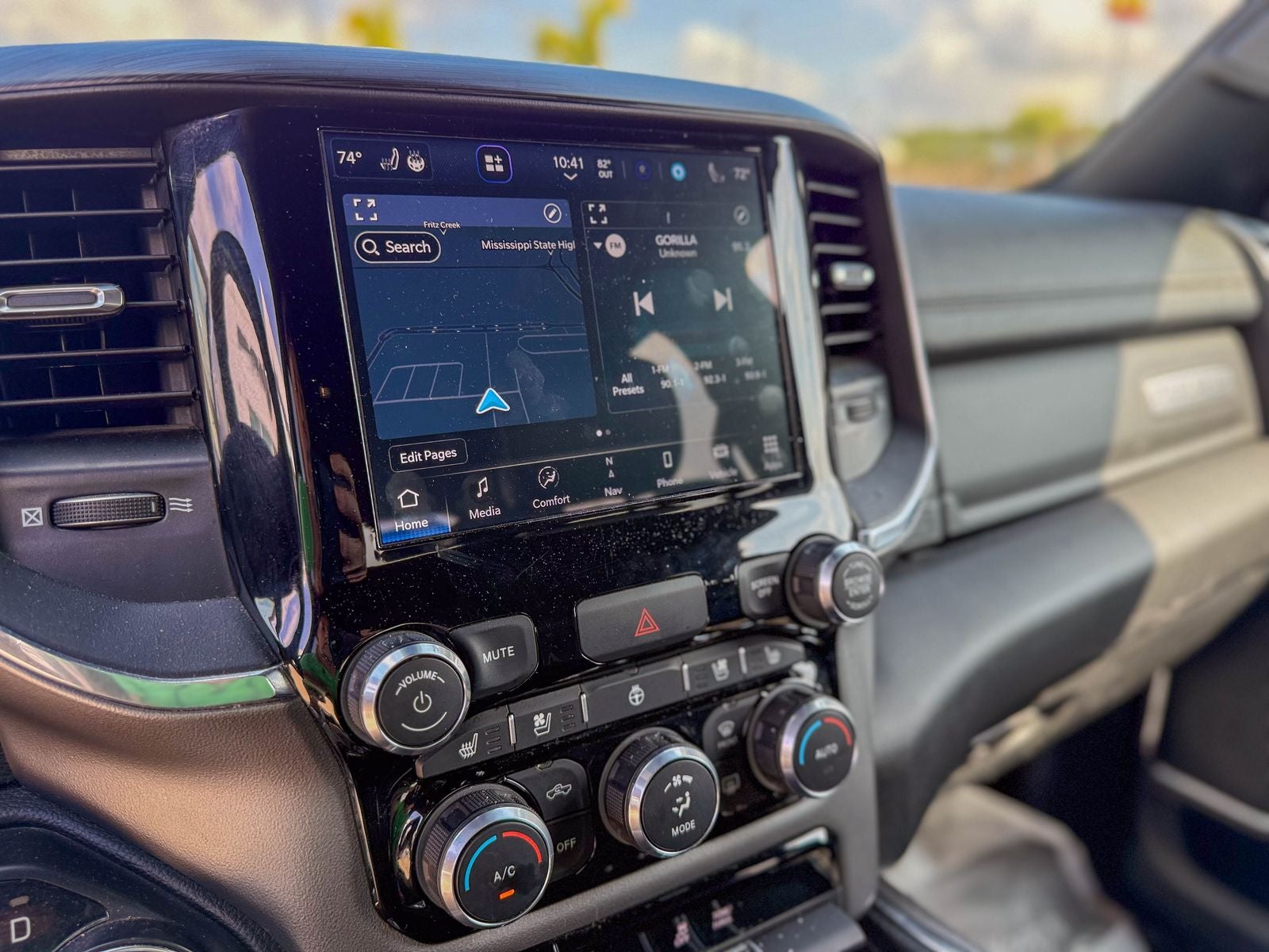 2024 RAM 1500 Laramie Crew Cab 4x2 5'7' Box