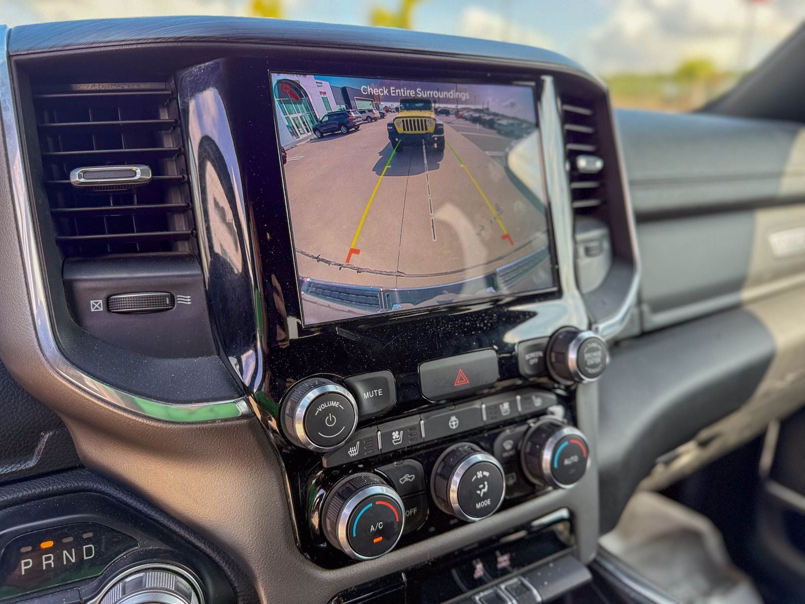 2024 RAM 1500 Laramie Crew Cab 4x2 5'7' Box