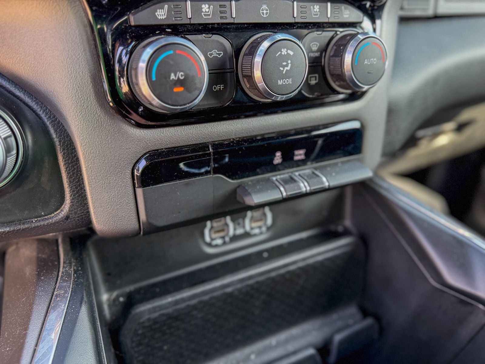 2024 RAM 1500 Laramie Crew Cab 4x2 5'7' Box