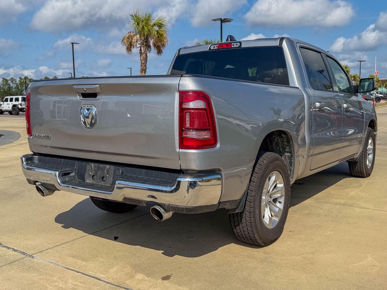 2024 RAM 1500 Laramie Crew Cab 4x2 5'7' Box