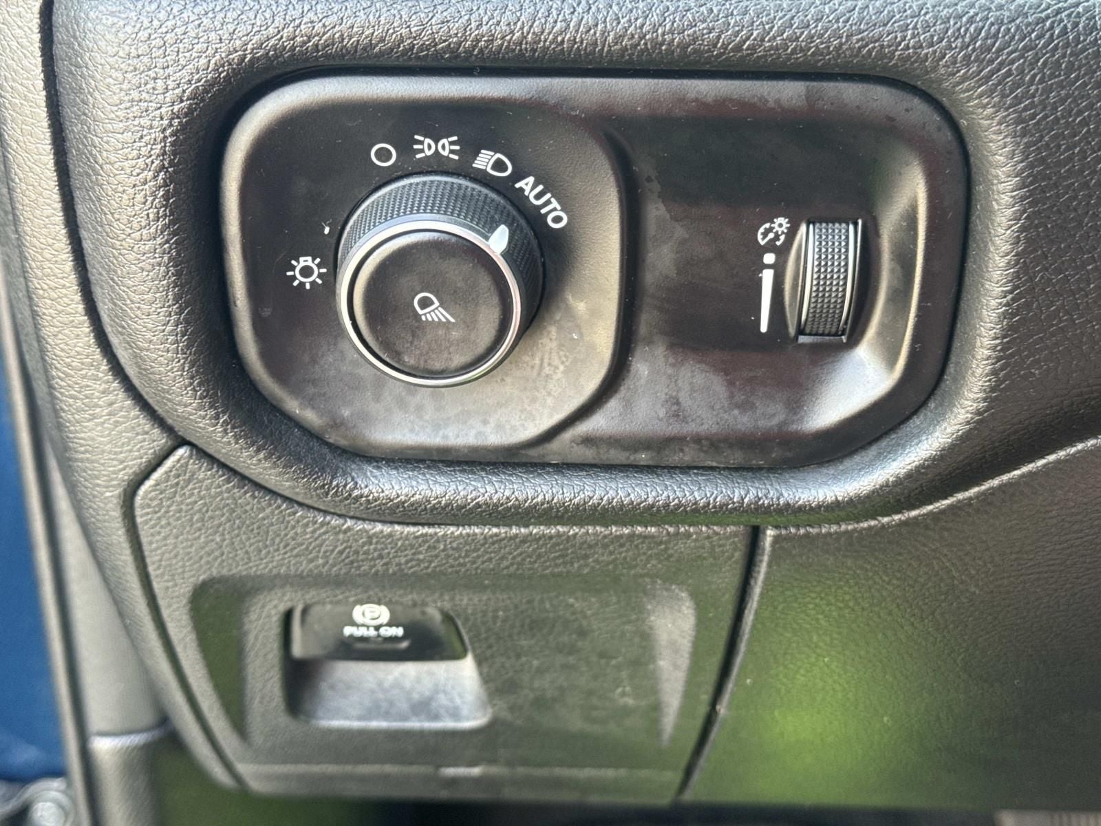 2024 RAM 1500 Laramie Crew Cab 4x2 5'7' Box