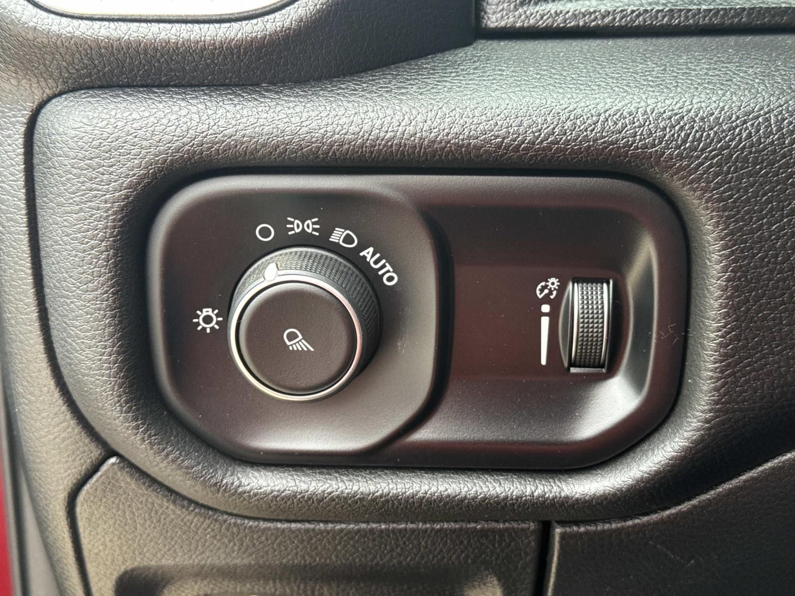 2024 RAM 1500 Laramie Crew Cab 4x2 5'7' Box