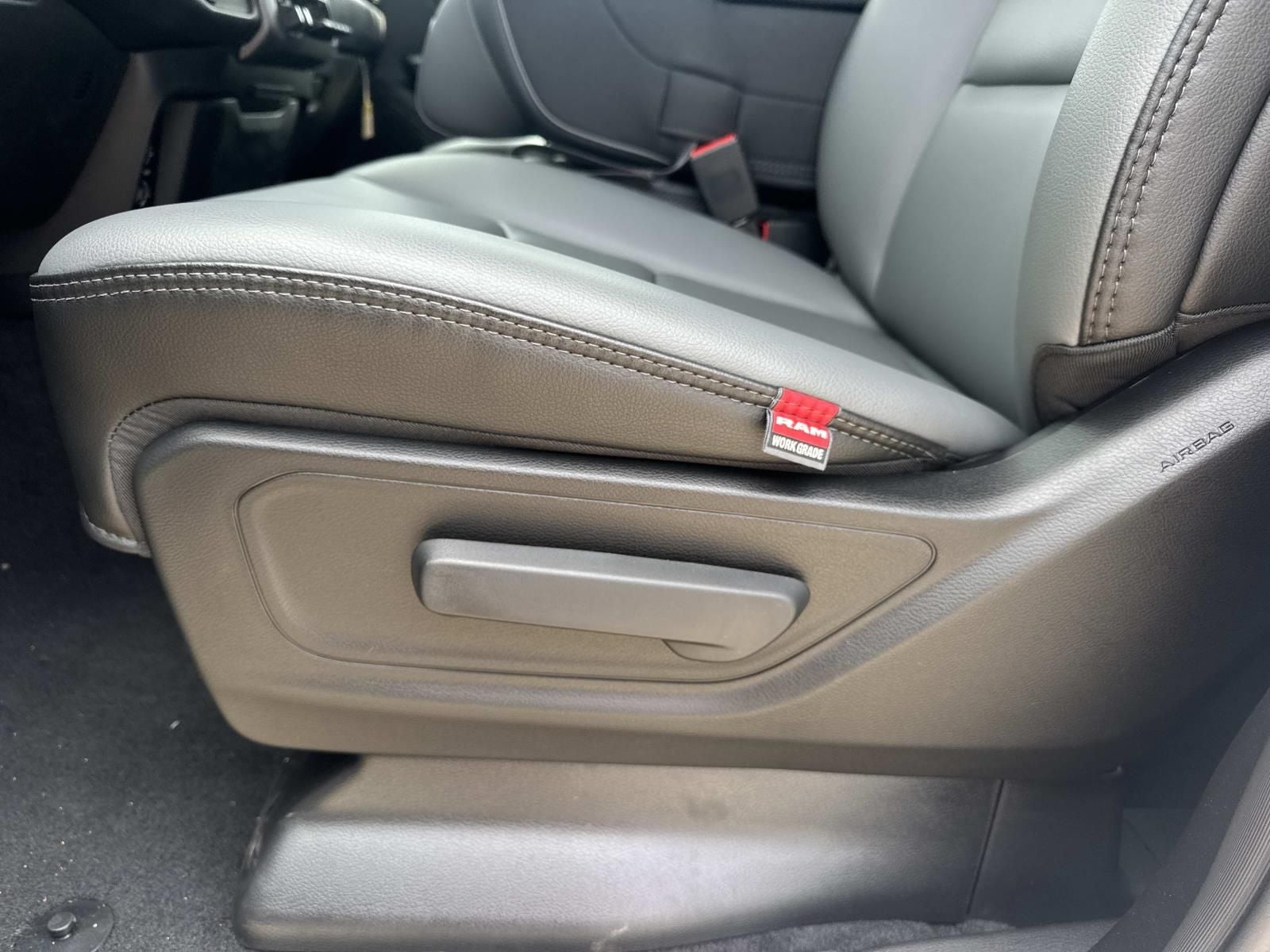 2026 RAM Ram 1500 RAM 1500 TRADESMAN QUAD CAB 4X4 6'4' BOX