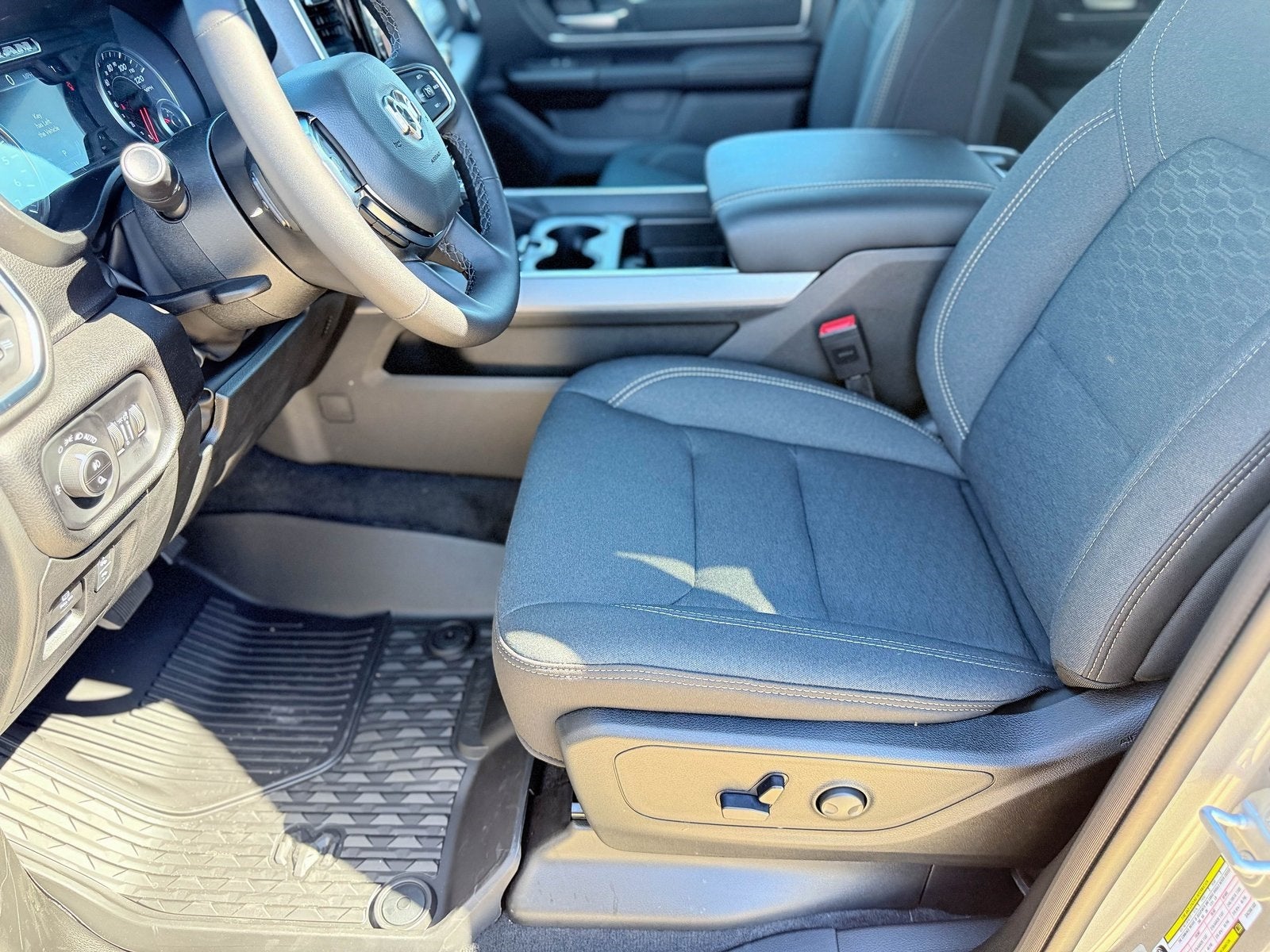 2025 RAM Ram 1500 RAM 1500 BIG HORN CREW CAB 4X4 5'7' BOX