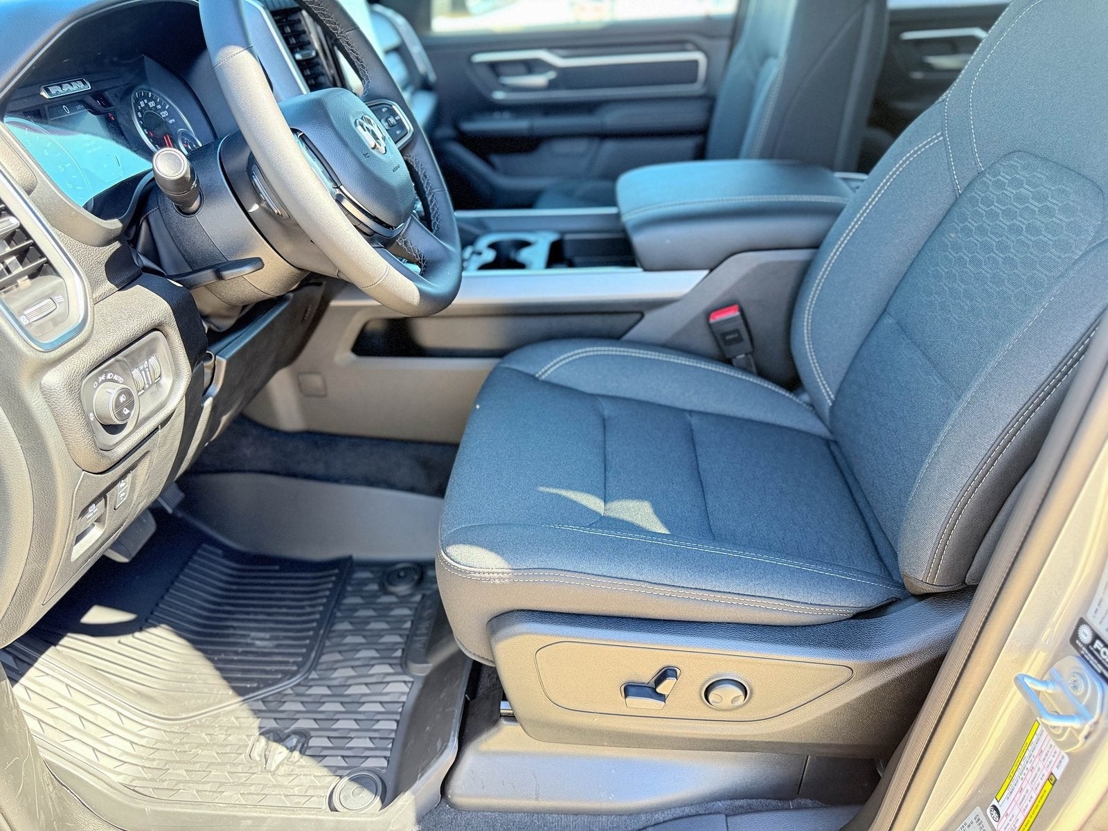 2025 RAM Ram 1500 RAM 1500 BIG HORN CREW CAB 4X4 5'7' BOX