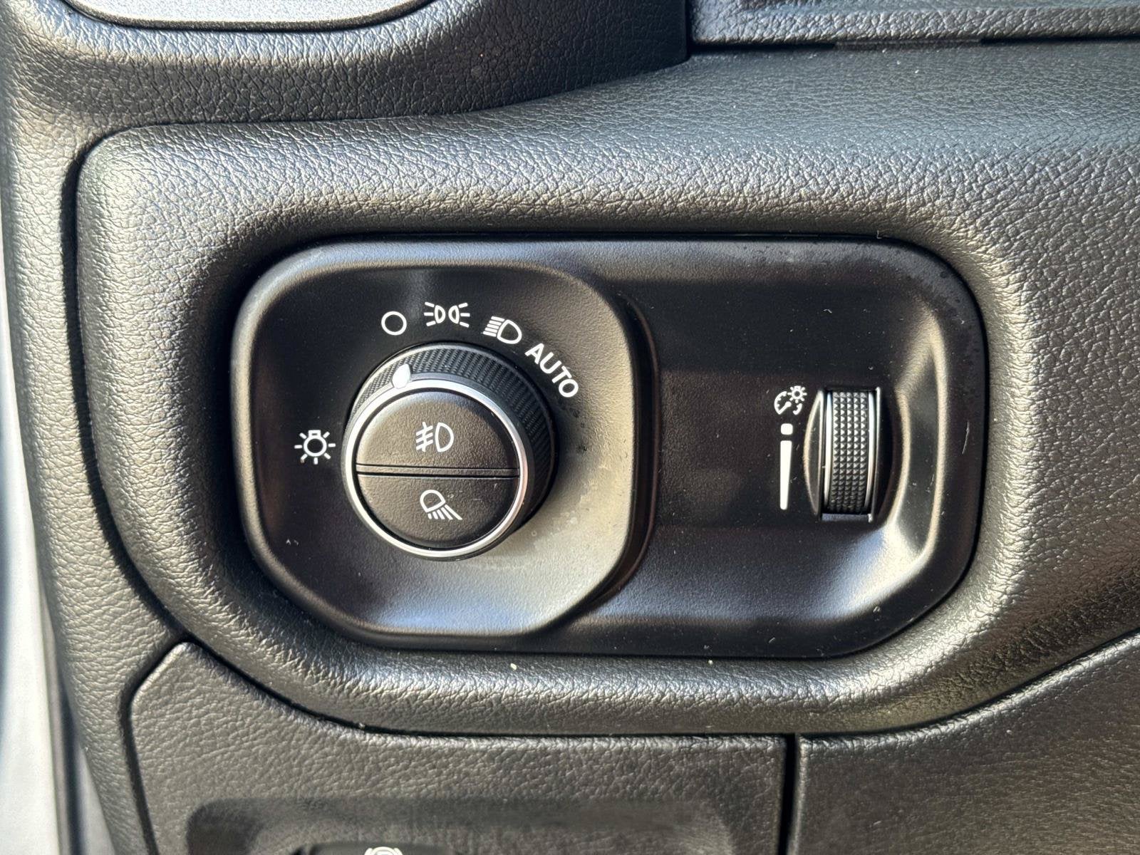 2025 RAM 1500 Tradesman Crew Cab 4x4 5'7' Box