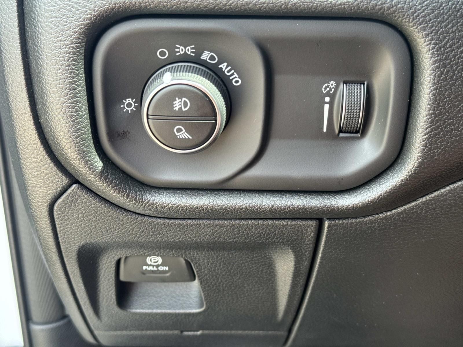 2026 RAM Ram 1500 RAM 1500 EXPRESS CREW CAB 4X4 5'7' BOX