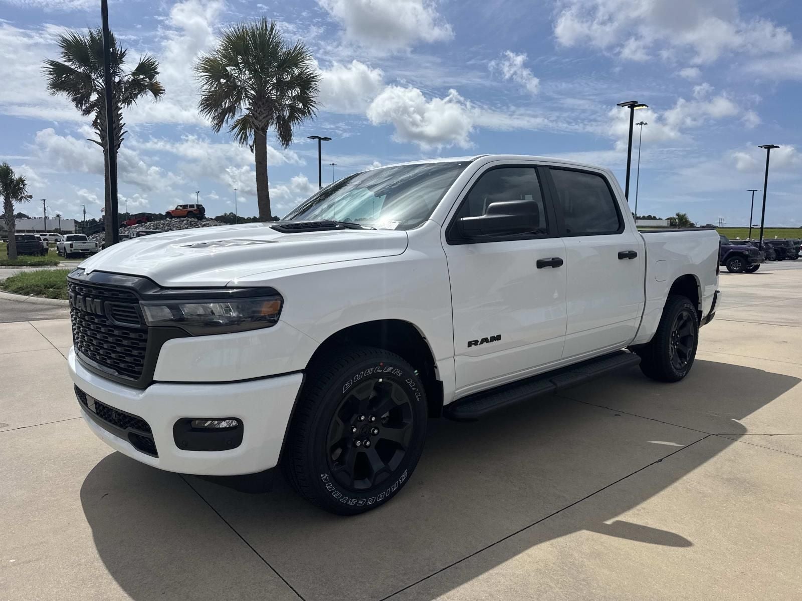 2026 RAM Ram 1500 RAM 1500 EXPRESS CREW CAB 4X4 5'7' BOX