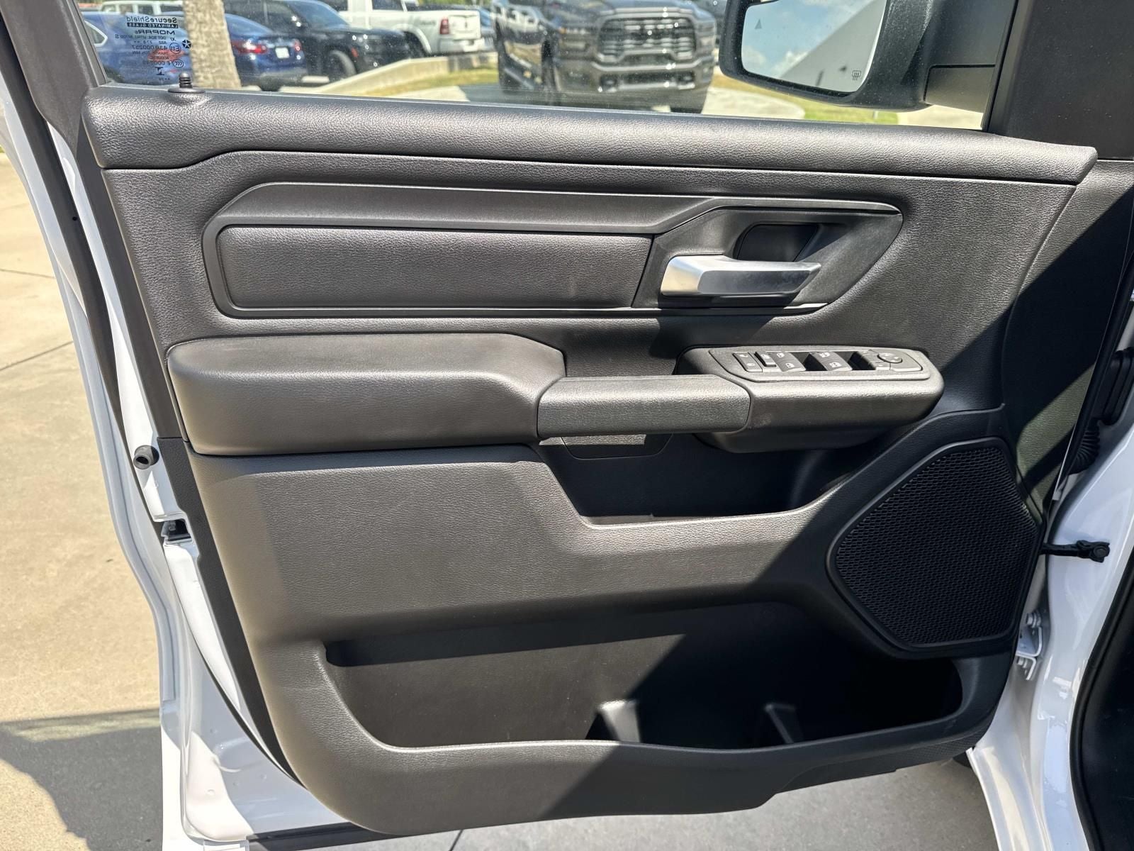 2026 RAM 1500 RAM 1500 EXPRESS QUAD CAB 4X2 6'4' BOX