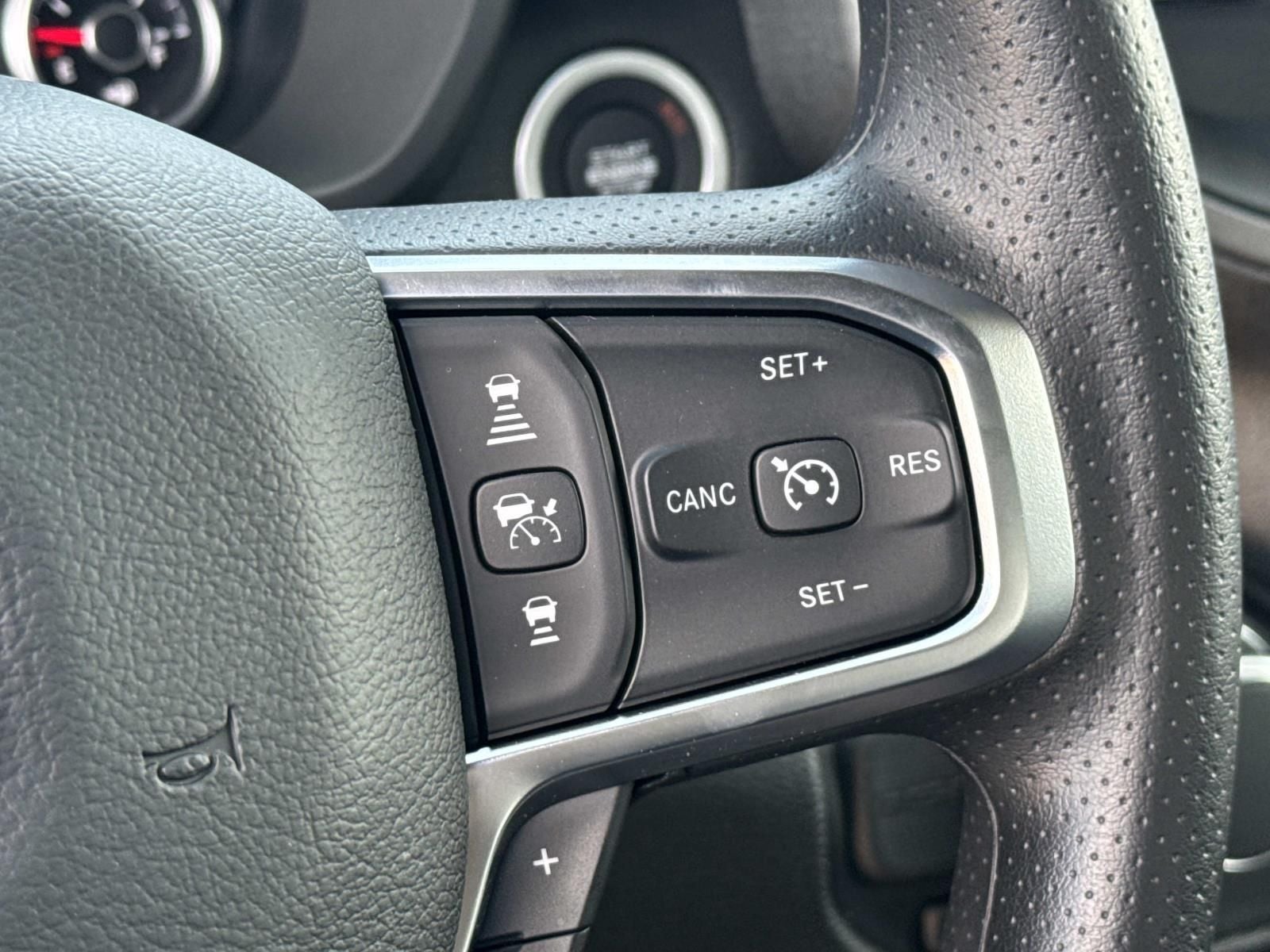 2026 RAM 1500 RAM 1500 EXPRESS QUAD CAB 4X2 6'4' BOX