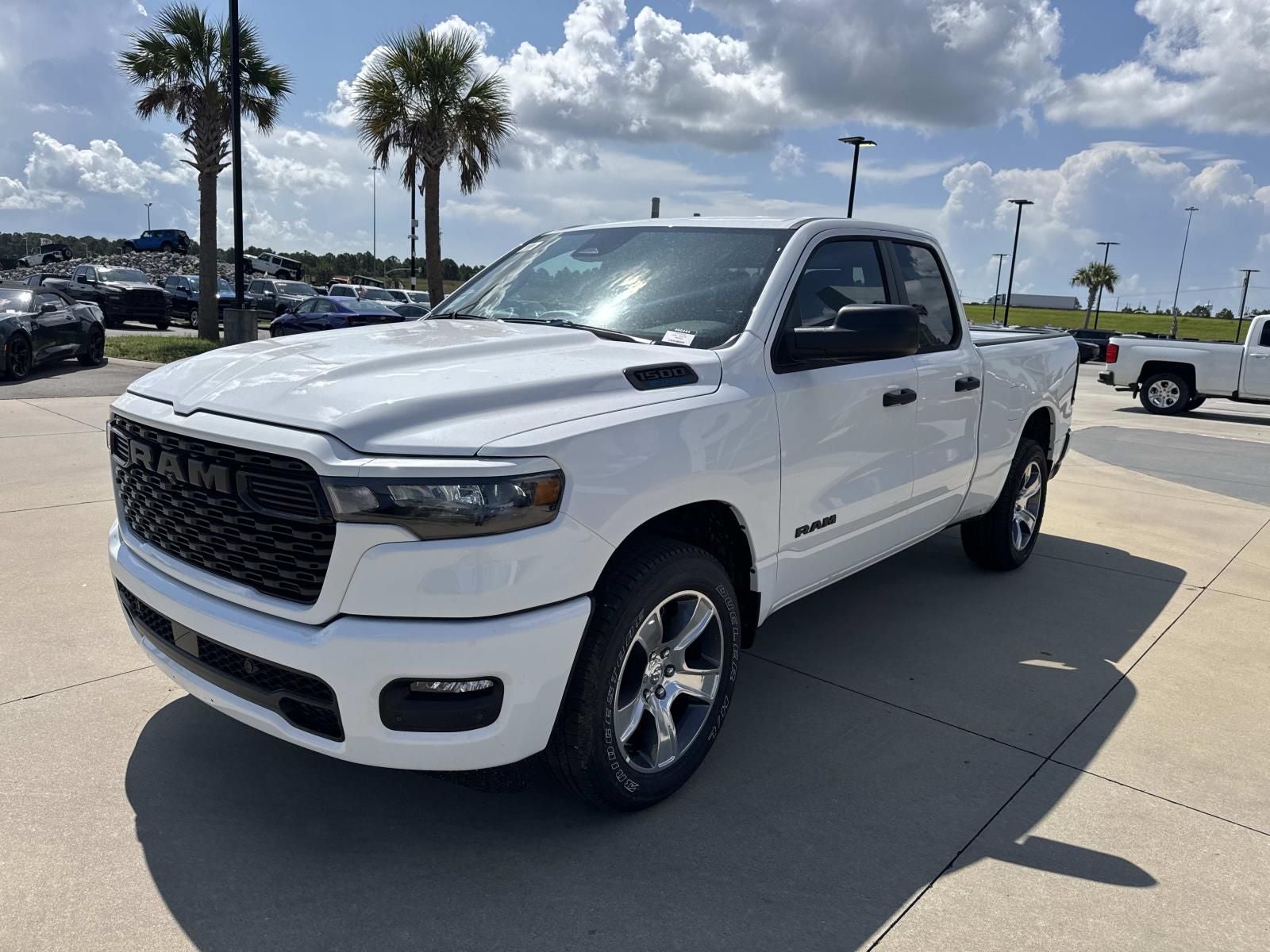 2026 RAM 1500 RAM 1500 EXPRESS QUAD CAB 4X2 6'4' BOX
