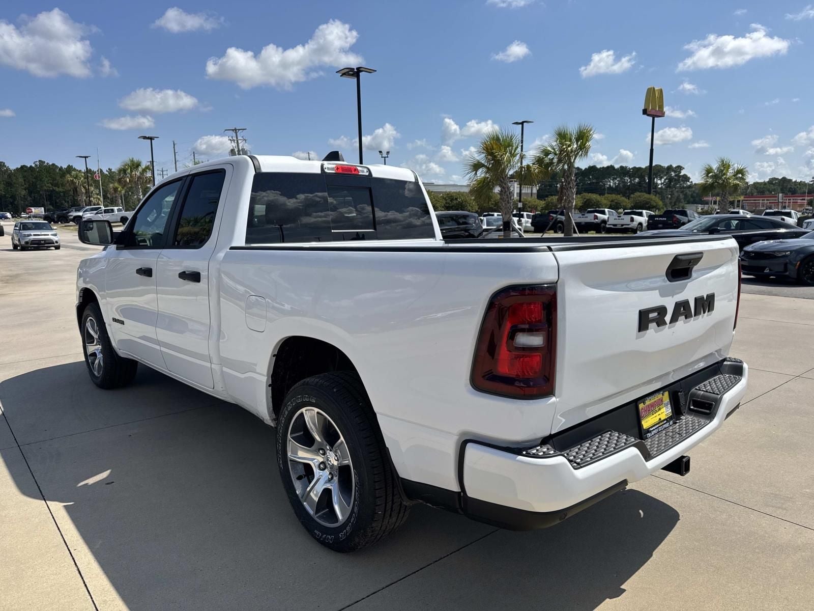 2026 RAM 1500 RAM 1500 EXPRESS QUAD CAB 4X2 6'4' BOX