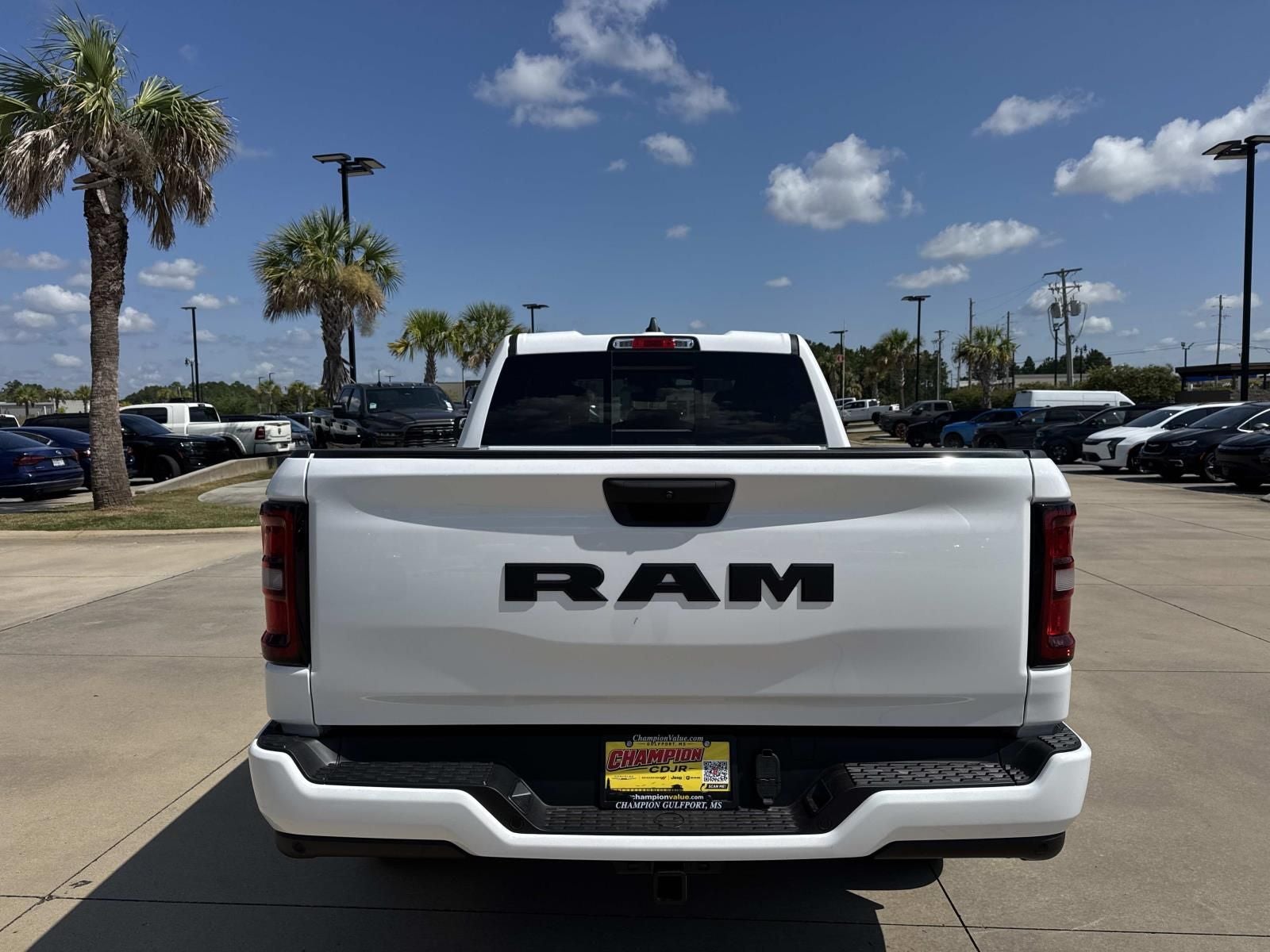 2026 RAM 1500 RAM 1500 EXPRESS QUAD CAB 4X2 6'4' BOX