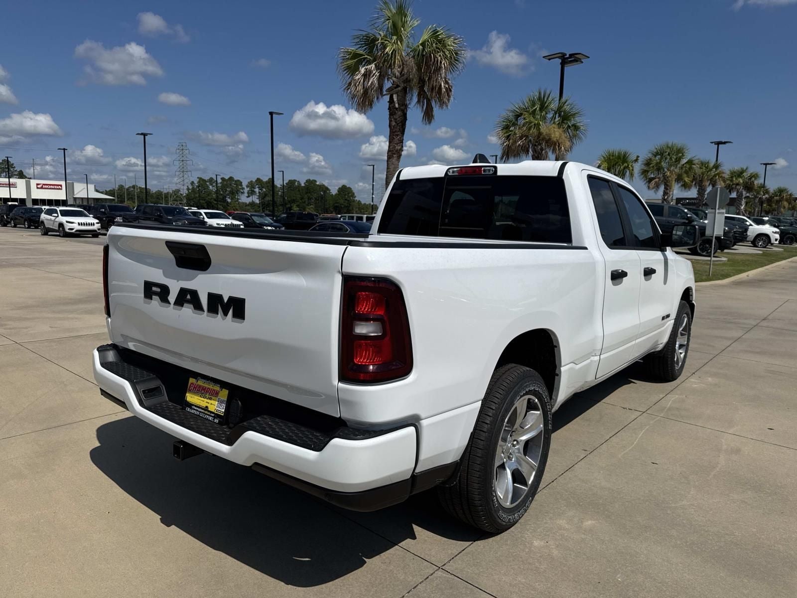 2026 RAM 1500 RAM 1500 EXPRESS QUAD CAB 4X2 6'4' BOX