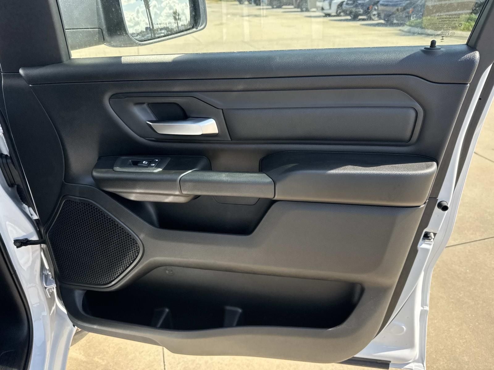 2026 RAM 1500 RAM 1500 EXPRESS QUAD CAB 4X2 6'4' BOX