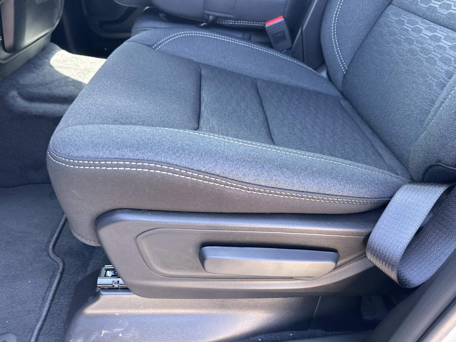 2026 RAM 1500 RAM 1500 EXPRESS QUAD CAB 4X2 6'4' BOX