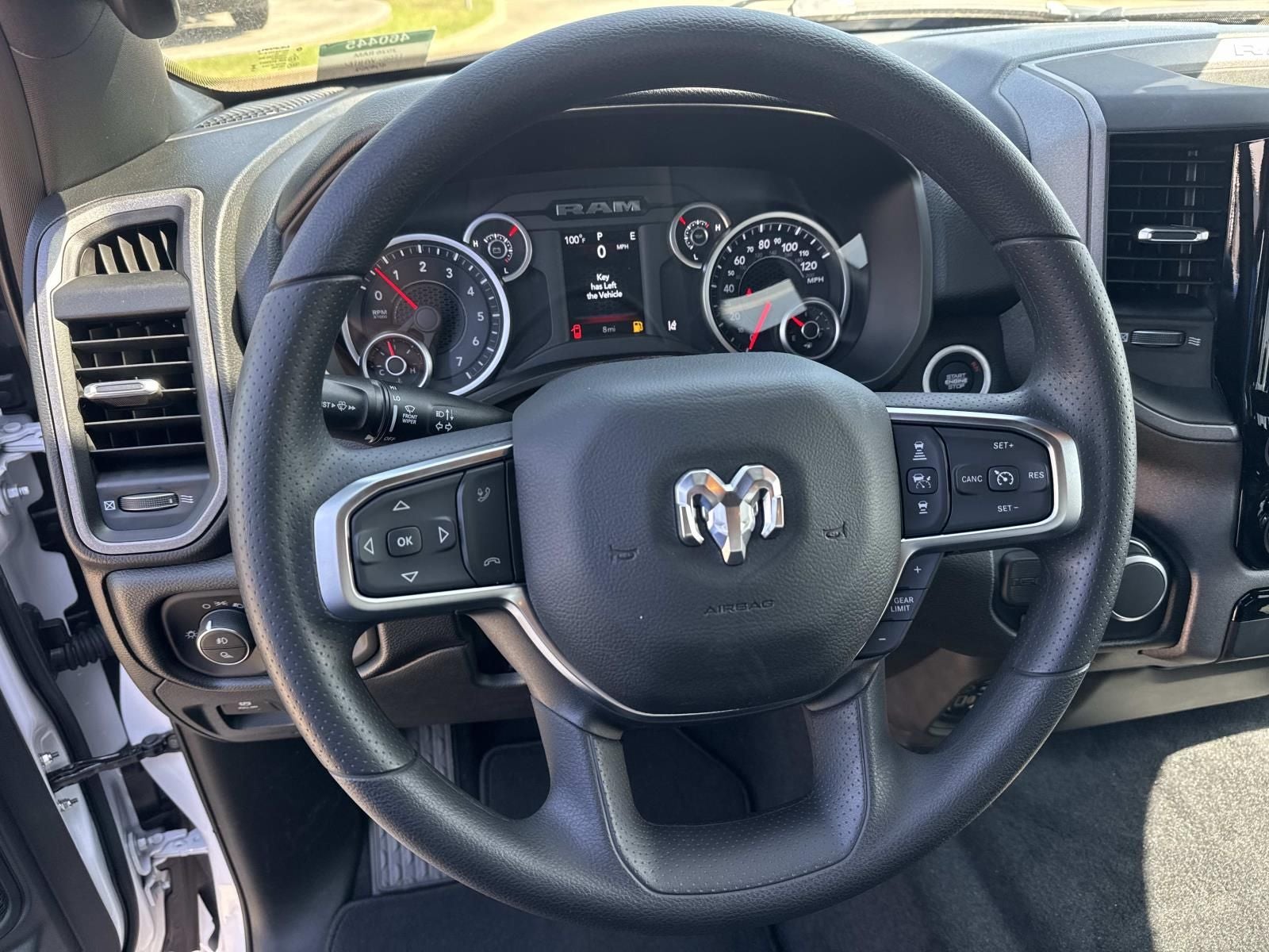 2026 RAM 1500 RAM 1500 EXPRESS QUAD CAB 4X2 6'4' BOX