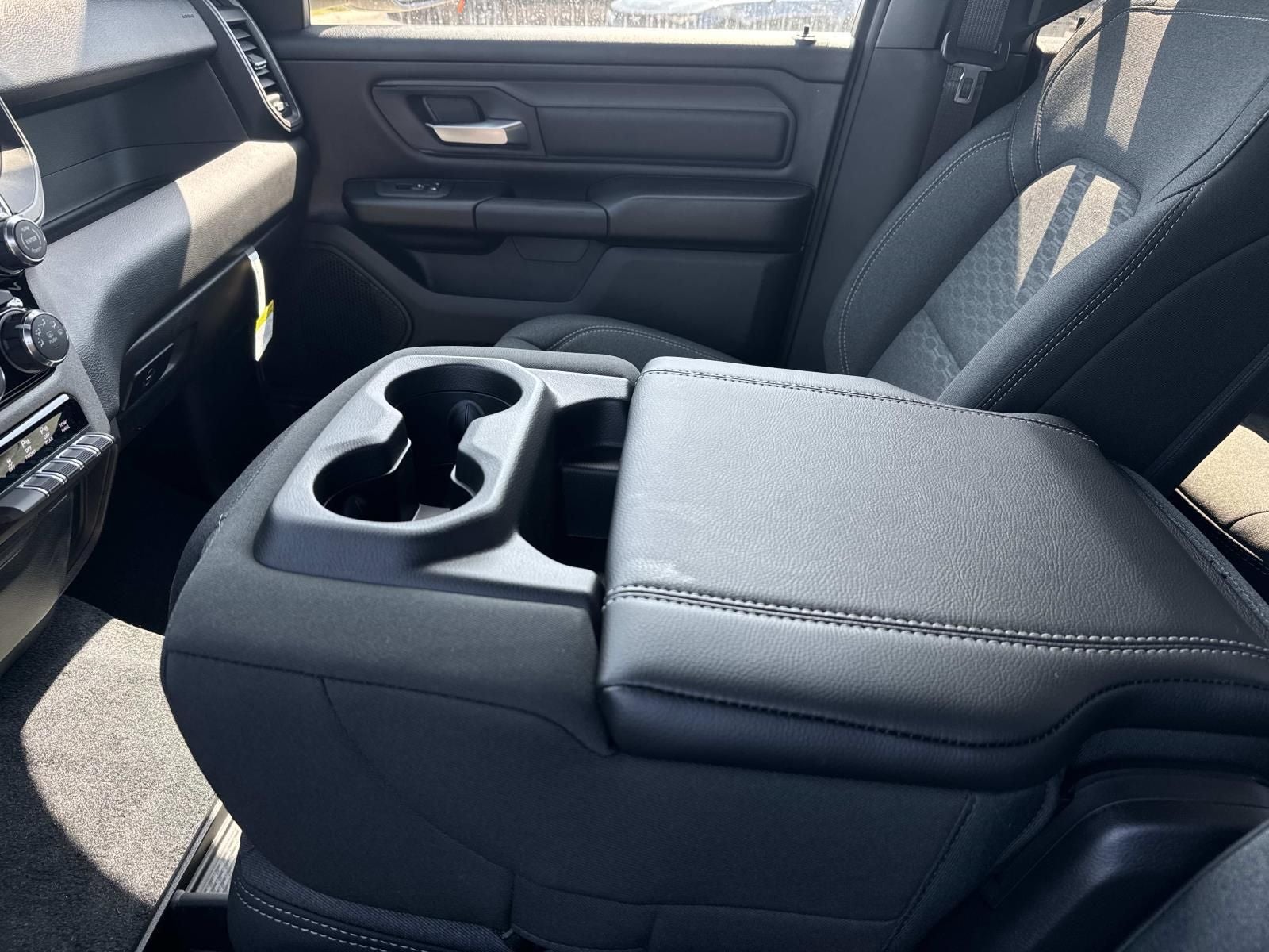 2026 RAM 1500 RAM 1500 EXPRESS QUAD CAB 4X2 6'4' BOX