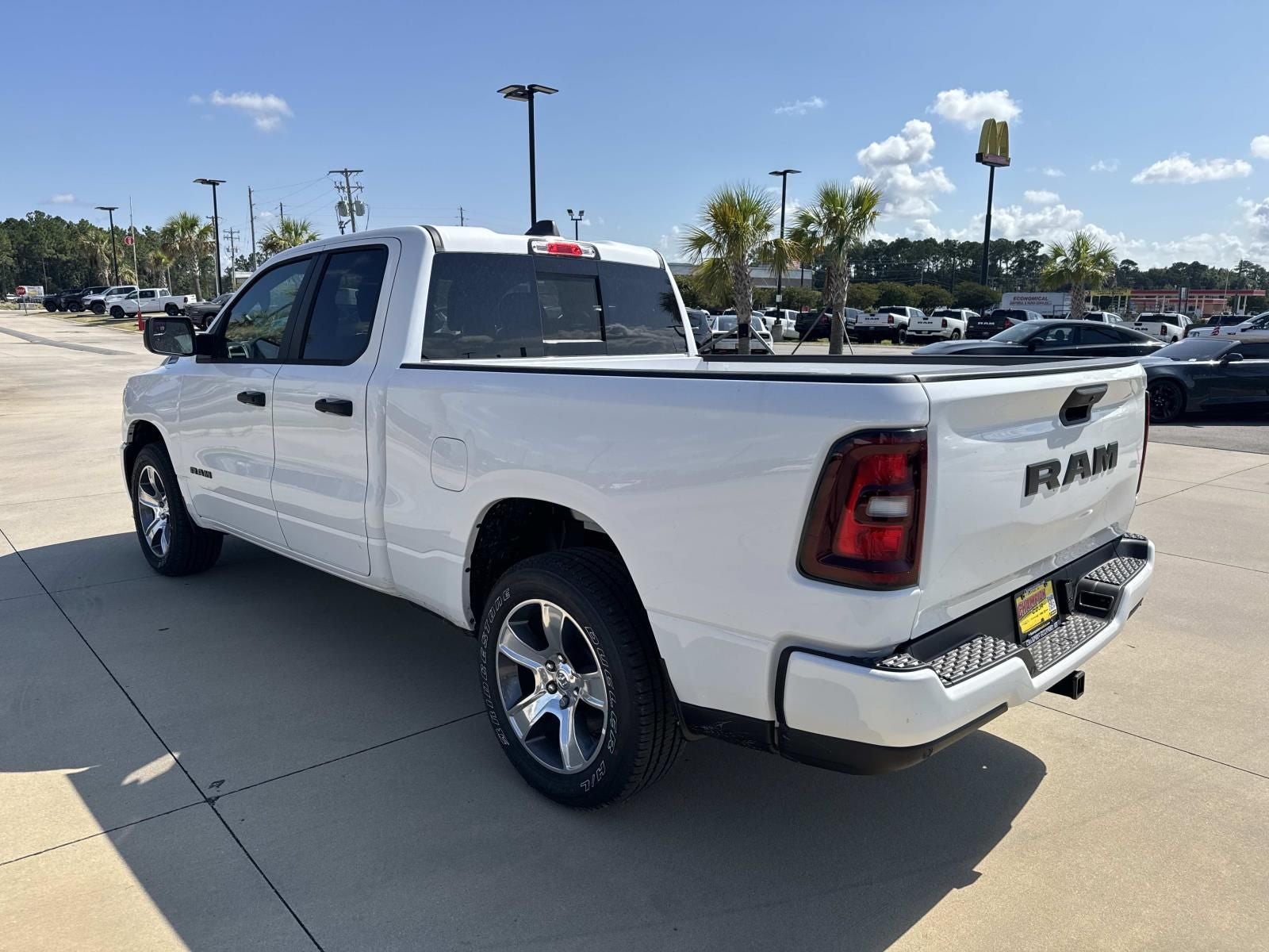 2026 RAM 1500 RAM 1500 EXPRESS QUAD CAB 4X2 6'4' BOX