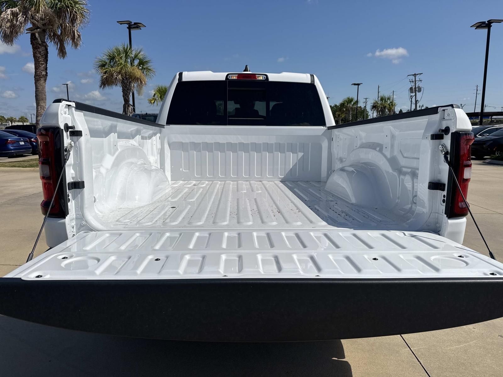 2026 RAM 1500 RAM 1500 EXPRESS QUAD CAB 4X2 6'4' BOX