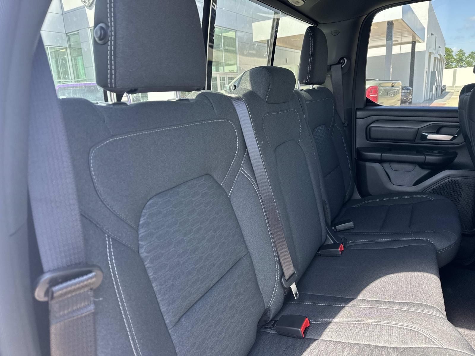 2026 RAM 1500 RAM 1500 EXPRESS QUAD CAB 4X2 6'4' BOX