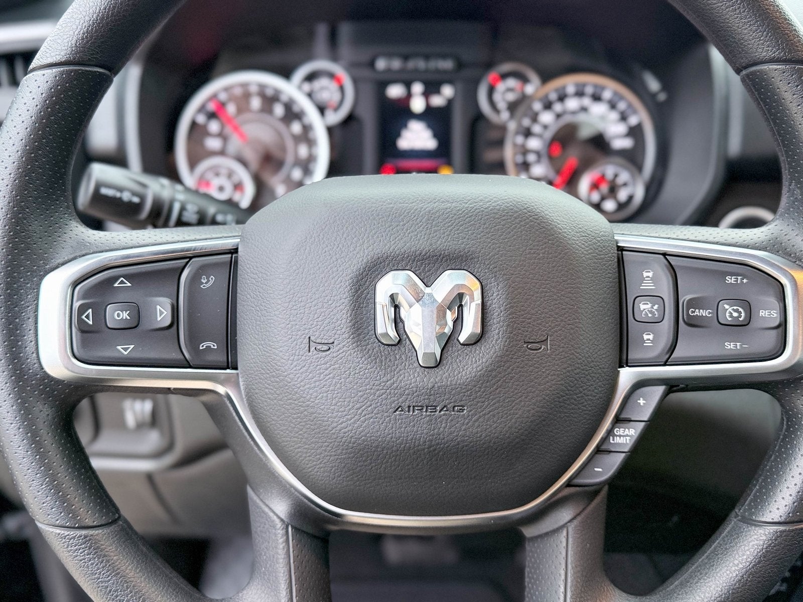 2026 RAM Ram 1500 RAM 1500 EXPRESS QUAD CAB 4X2 6'4' BOX