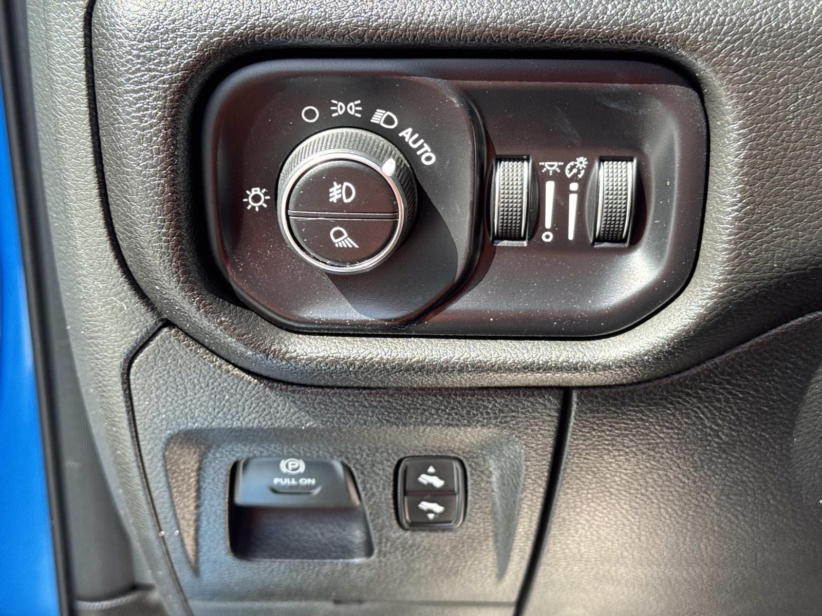 2025 RAM 1500 Big Horn Crew Cab 4x4 5'7' Box