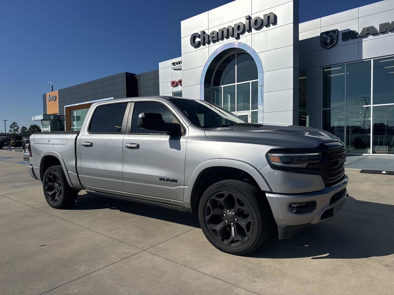 2022 RAM 1500 Limited Crew Cab 4x4 5'7' Box