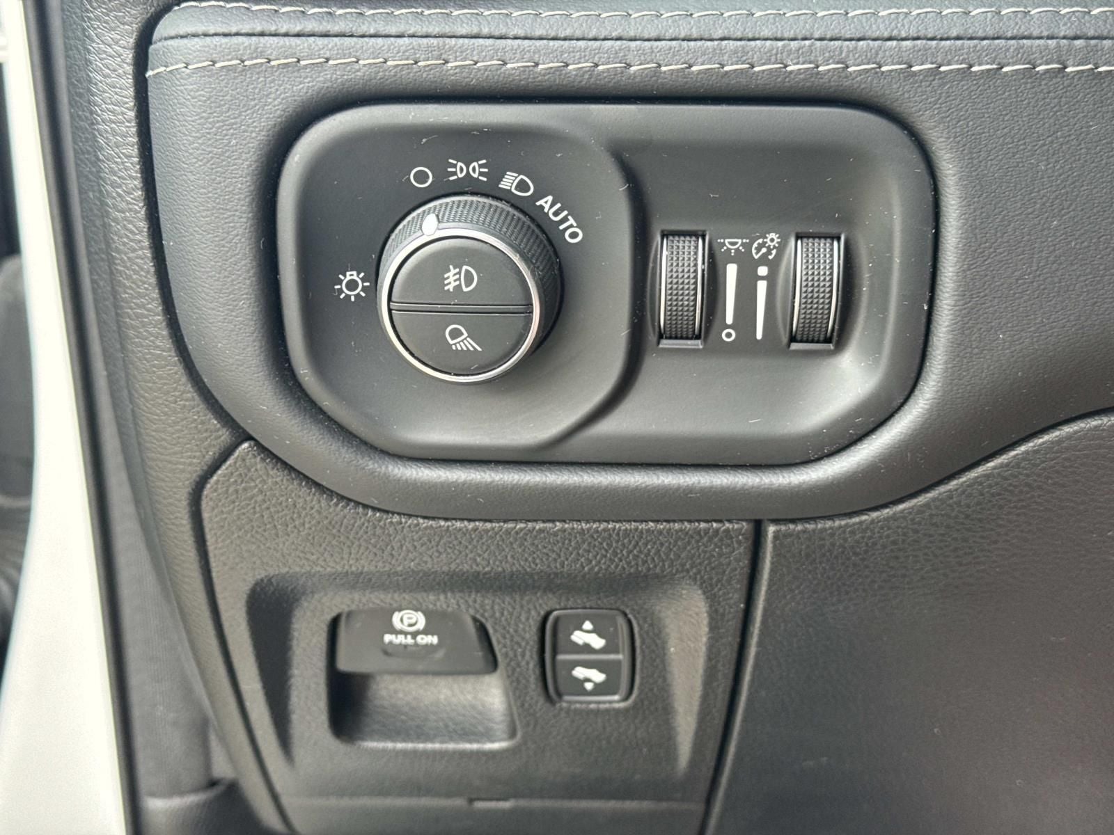 2021 RAM 1500 Limited Crew Cab 4x4 5'7' Box