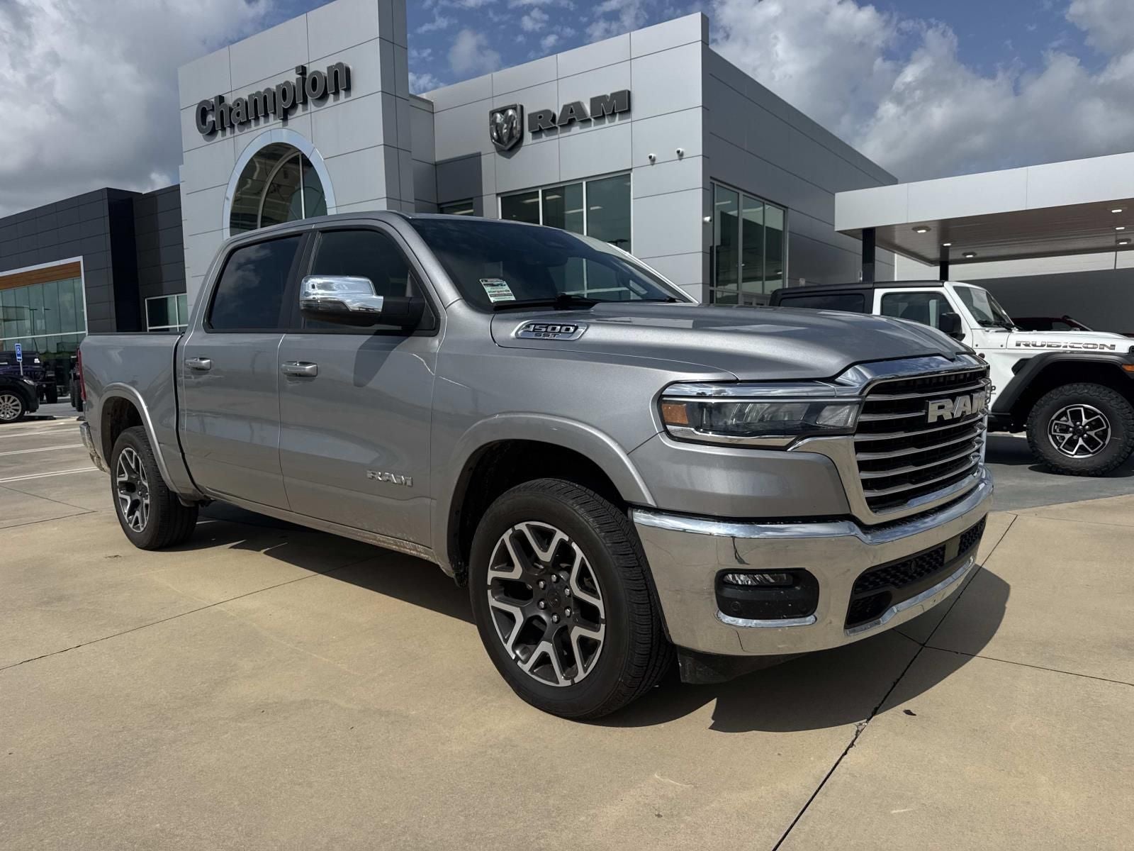 2025 RAM 1500 Laramie 4x4 Crew Cab 5'7's photo