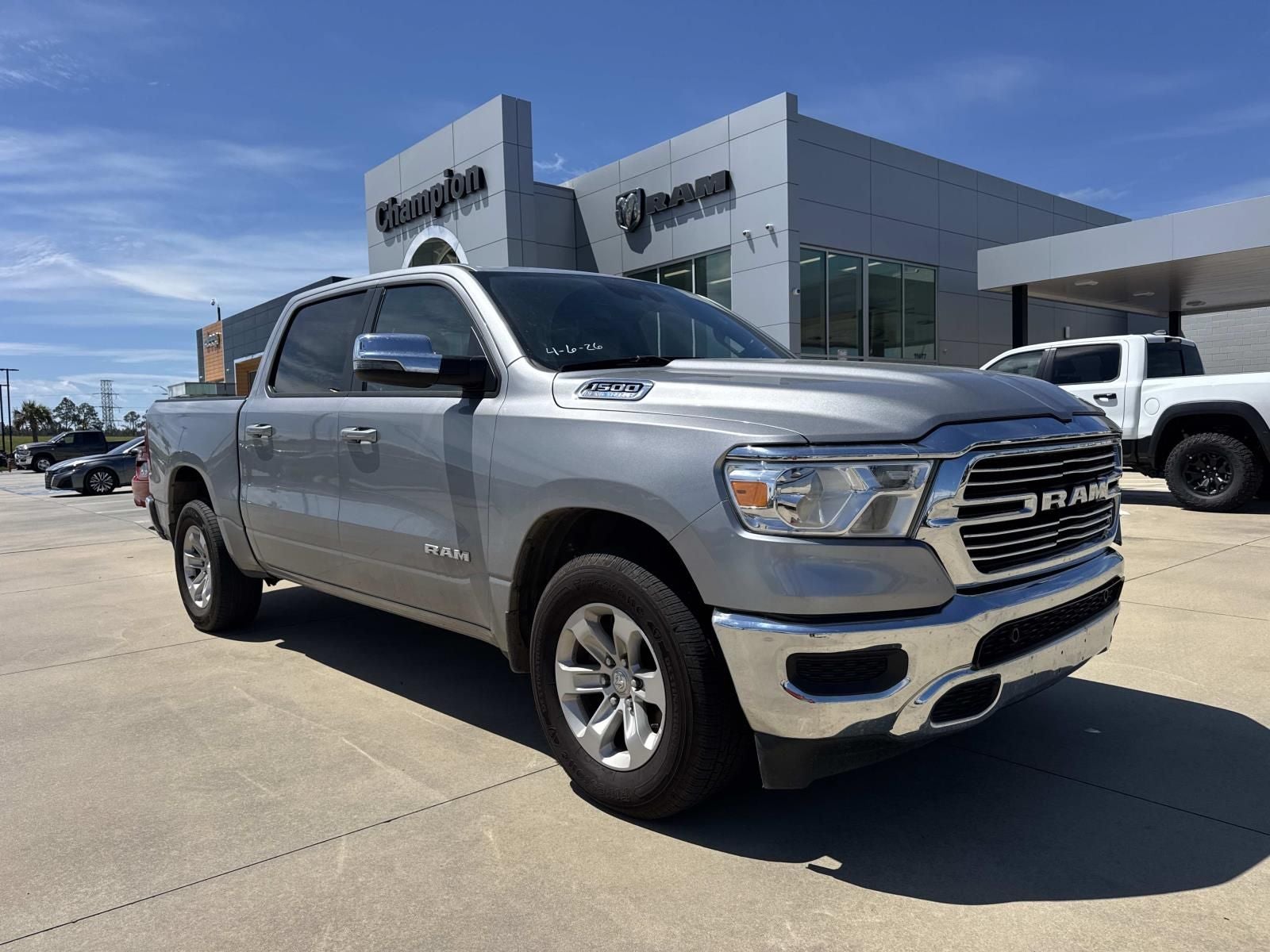 2024 RAM 1500 Laramie Crew Cab 4x4 5'7' Box