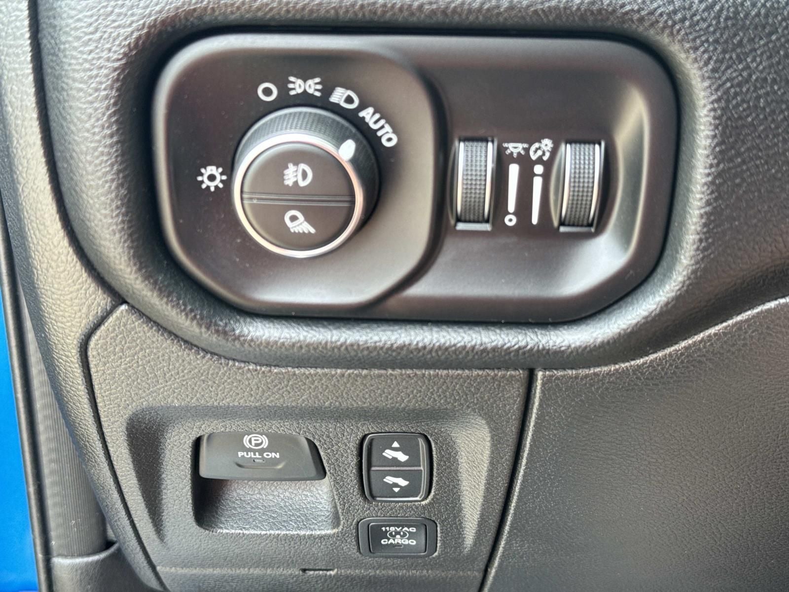 2022 RAM 1500 Laramie Crew Cab 4x4 5'7' Box