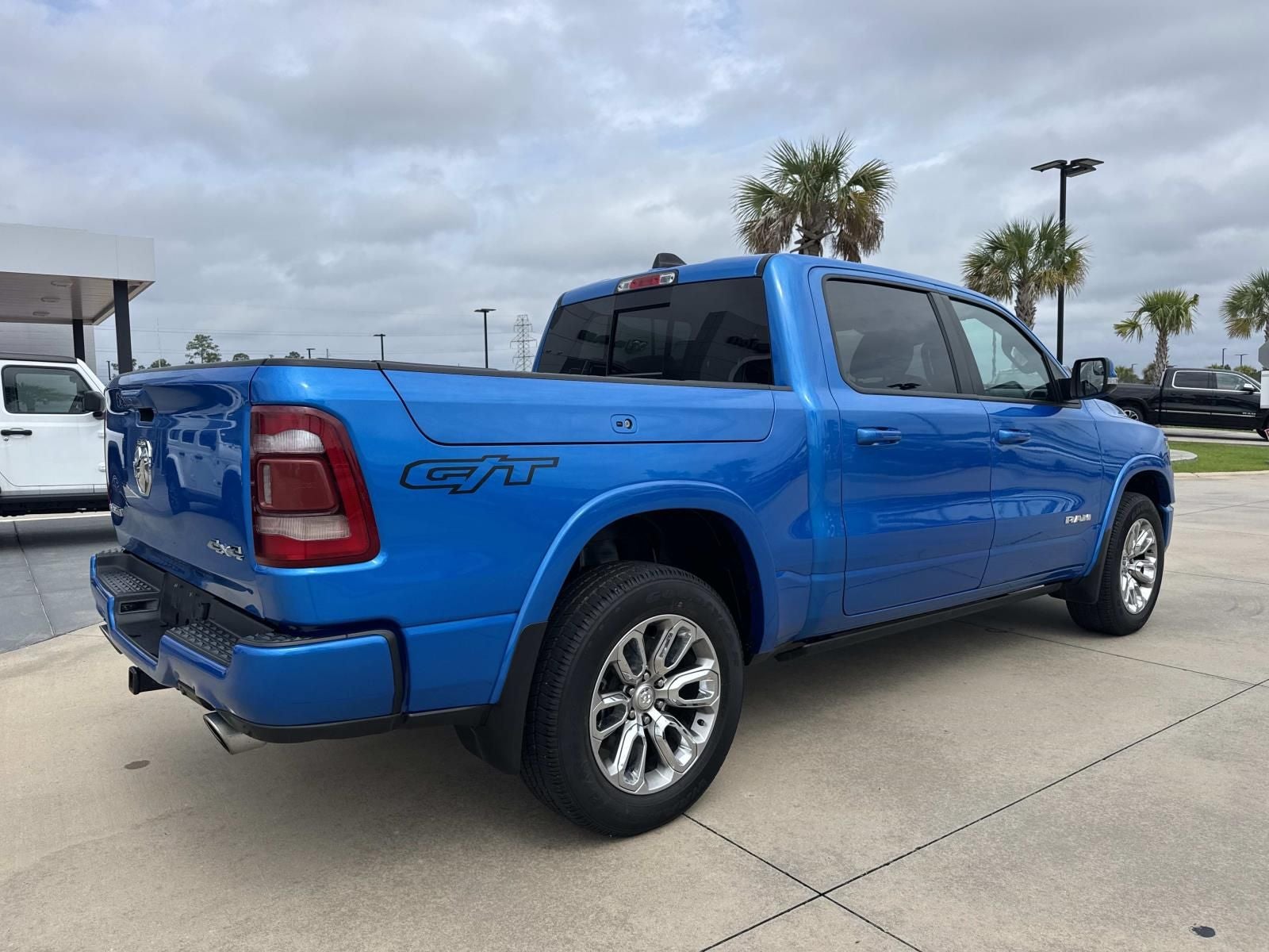 2022 RAM 1500 Laramie Crew Cab 4x4 5'7' Box