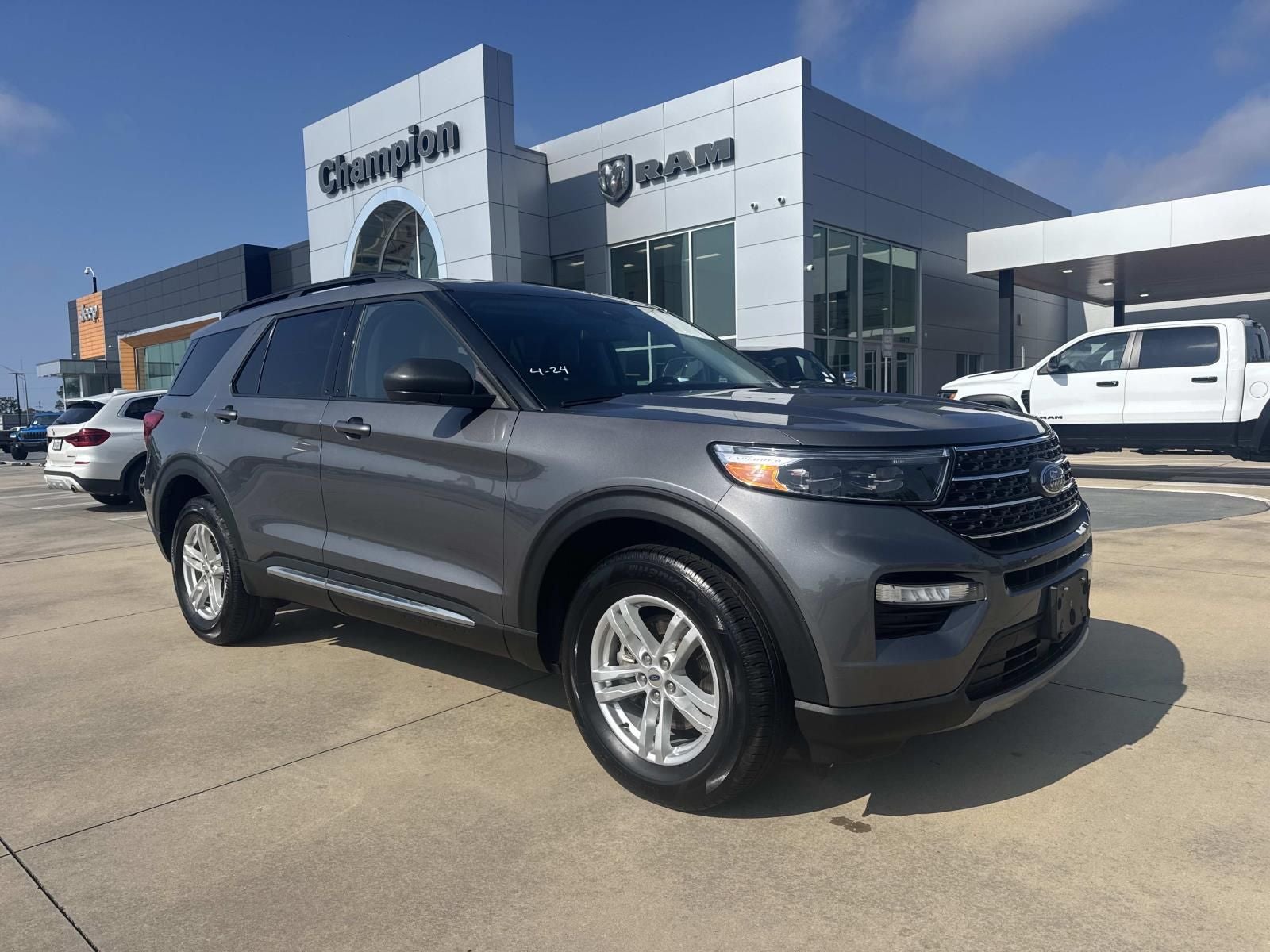 2022 Ford Explorer XLT 4WD's photo