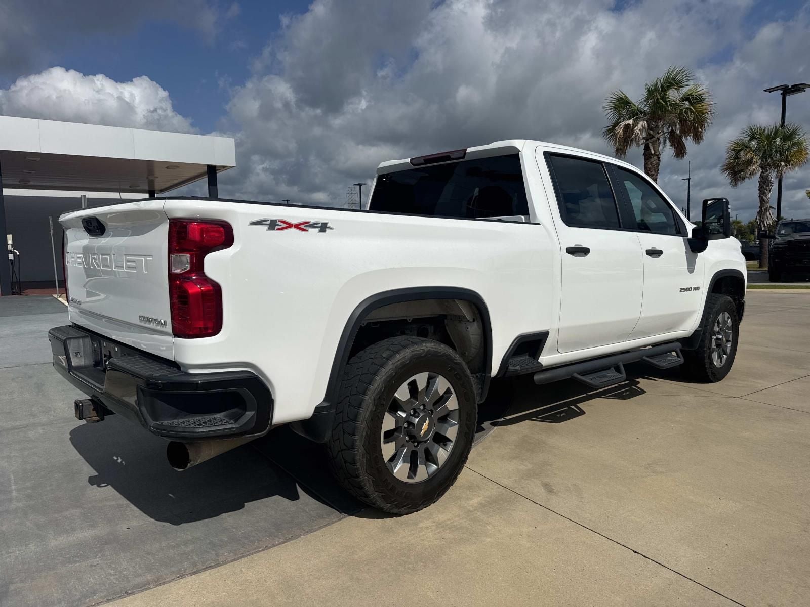 2023 Chevrolet Silverado 2500HD 4WD Crew Cab Standard Bed Custom