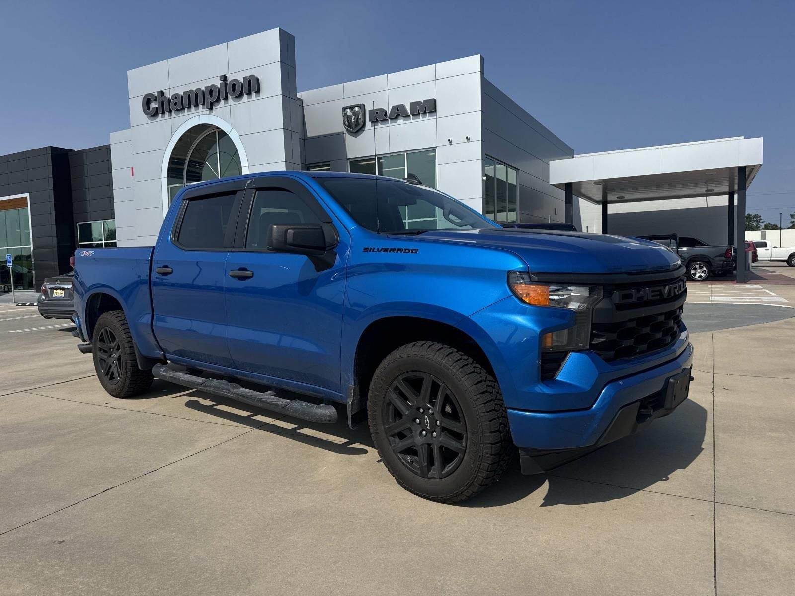 2023 Chevrolet Silverado 1500 4WD Crew Cab Short Bed Custom