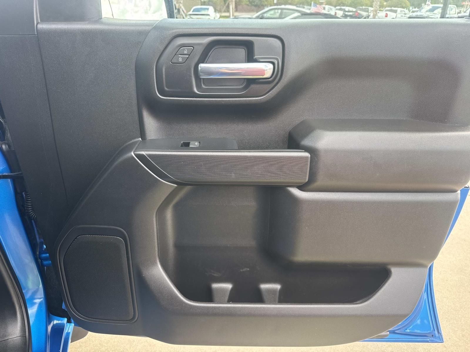 2023 Chevrolet Silverado 1500 4WD Crew Cab Short Bed Custom