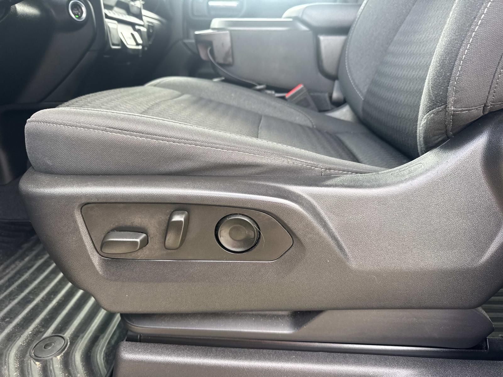2023 Chevrolet Silverado 1500 4WD Crew Cab Short Bed Custom