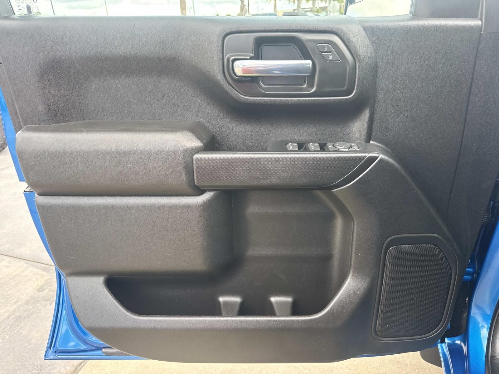 2023 Chevrolet Silverado 1500 4WD Crew Cab Short Bed Custom