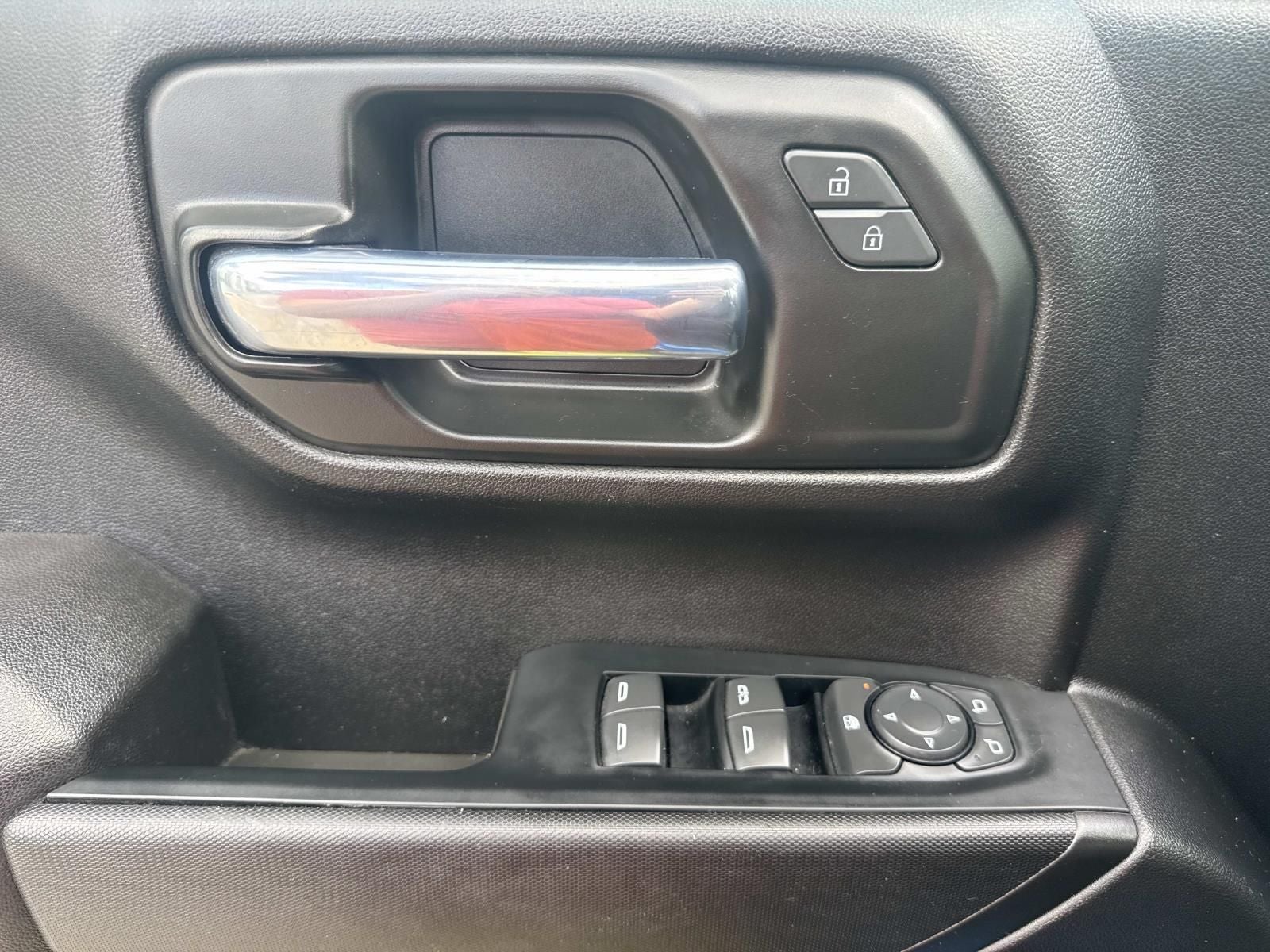 2023 Chevrolet Silverado 1500 4WD Crew Cab Short Bed Custom
