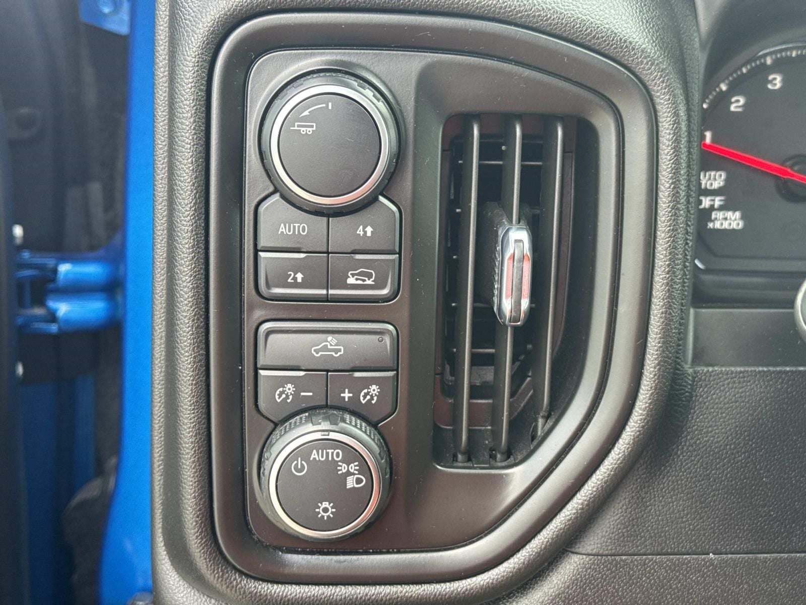 2023 Chevrolet Silverado 1500 4WD Crew Cab Short Bed Custom