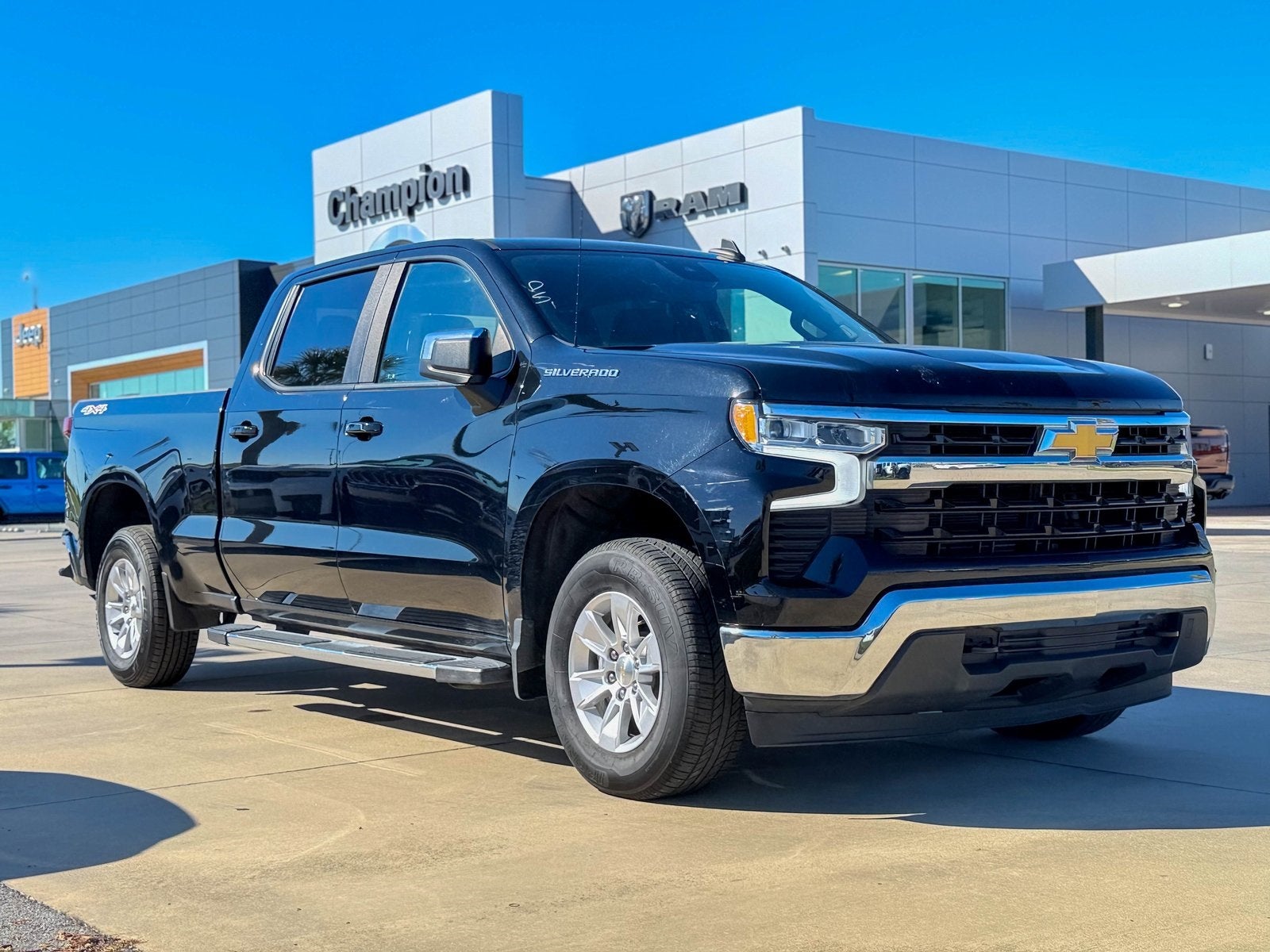 2023 Chevrolet Silverado 1500 4WD Crew Cab Standard Bed LT