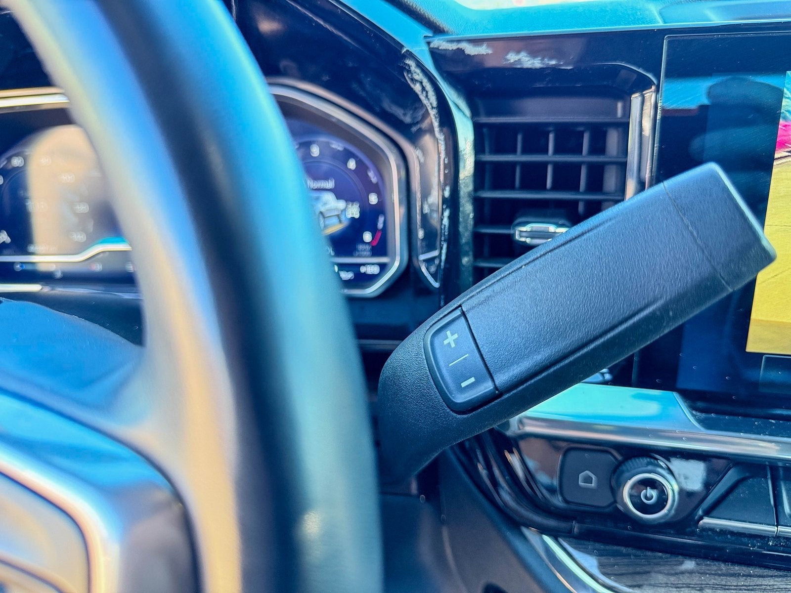 2023 Chevrolet Silverado 1500 4WD Crew Cab Standard Bed LT