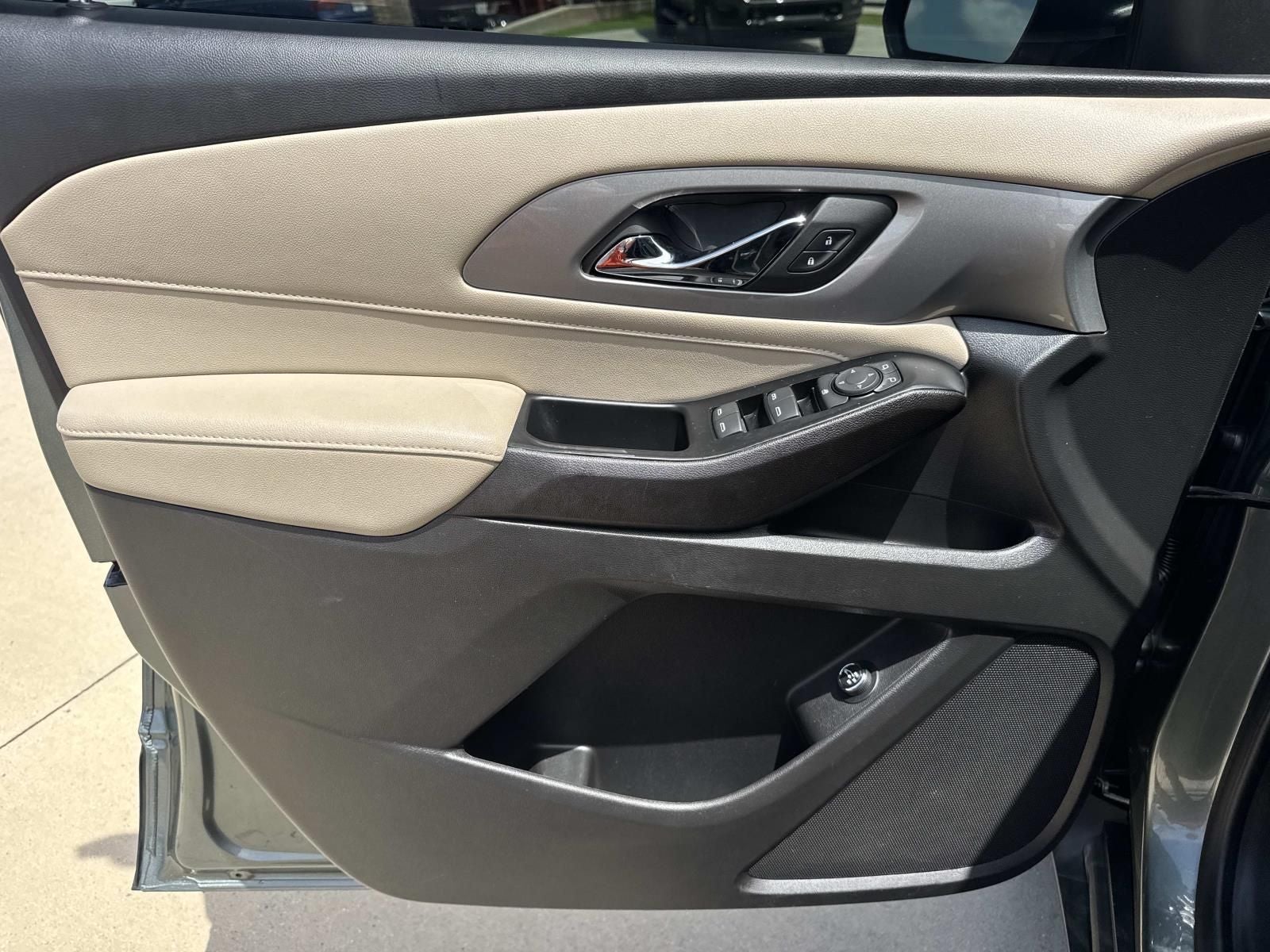 2023 Chevrolet Traverse FWD LT Cloth