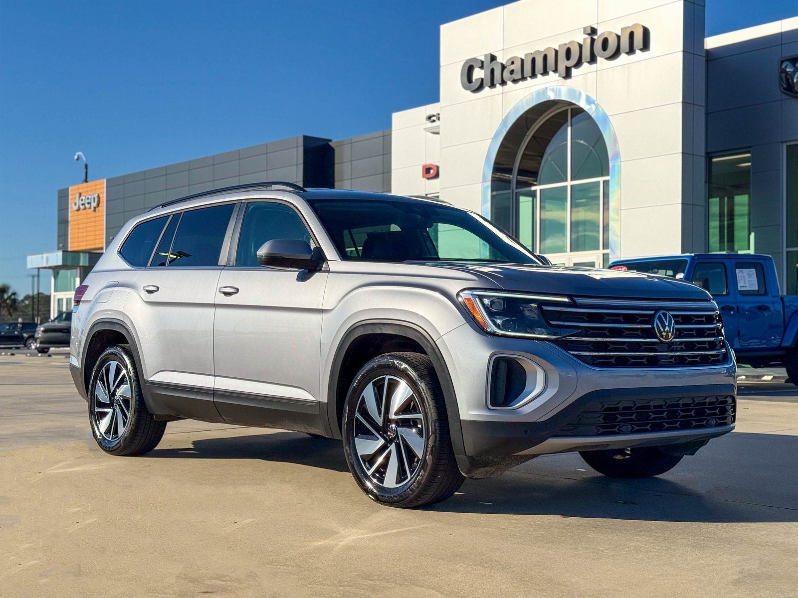 2025 Volkswagen Atlas 2.0T SE w/Technology