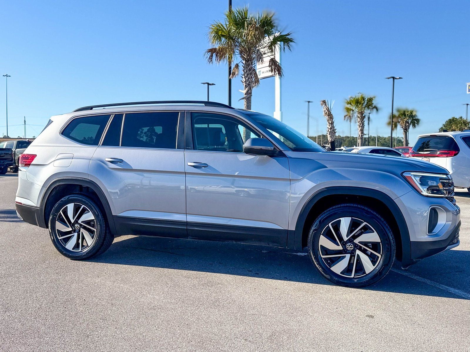2025 Volkswagen Atlas 2.0T SE w/Technology