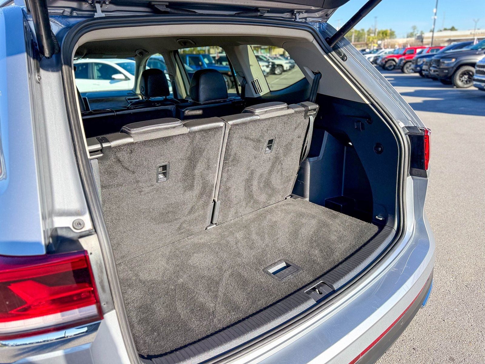 2025 Volkswagen Atlas 2.0T SE w/Technology