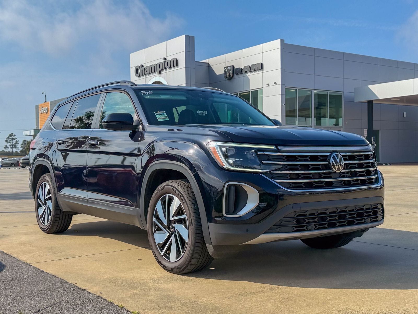 2025 Volkswagen Atlas 2.0T SE w/Technology