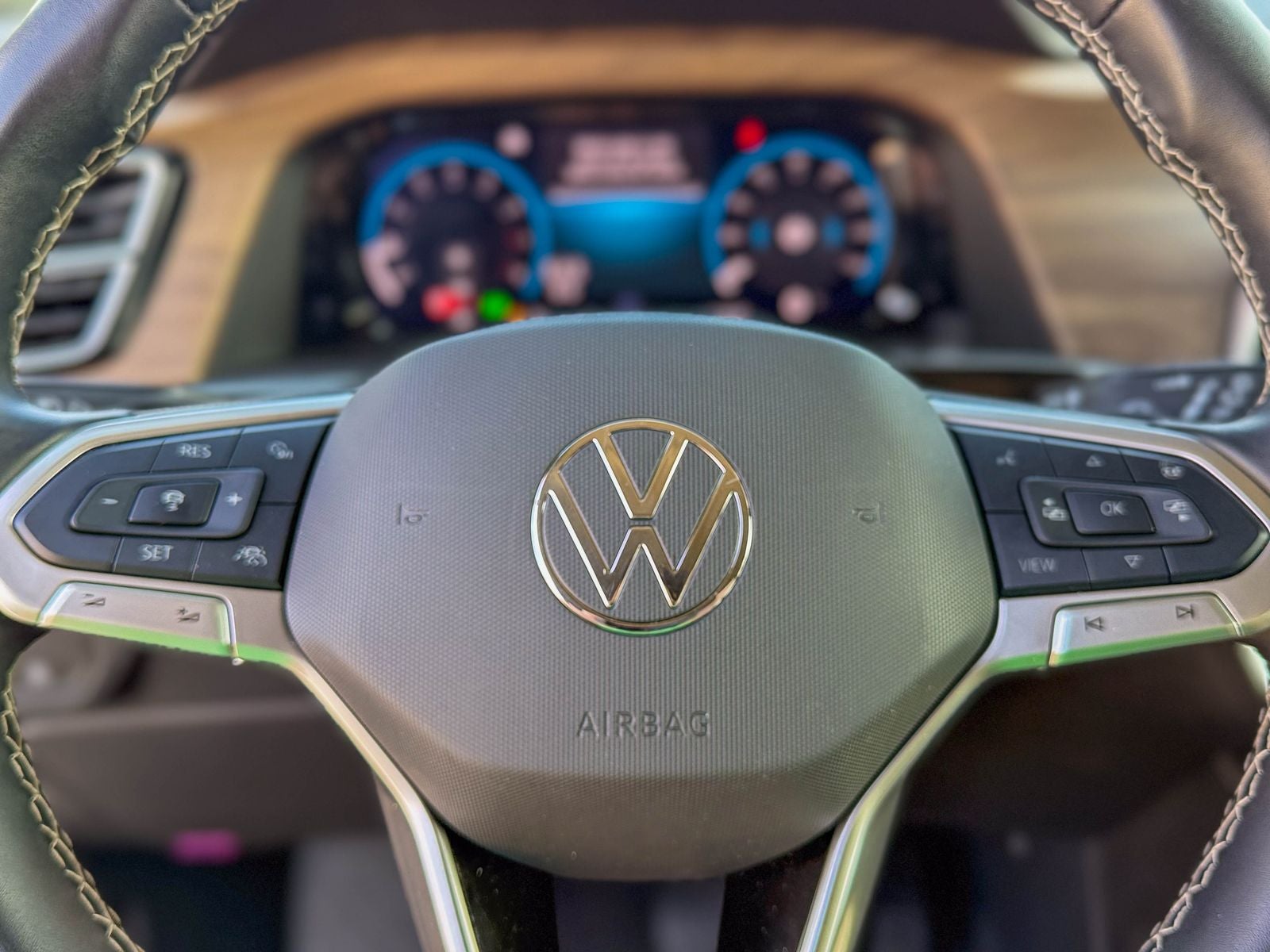 2025 Volkswagen Atlas 2.0T SE w/Technology